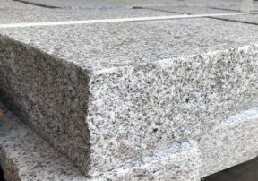 Gartengestaltung mit Granit Palisaden