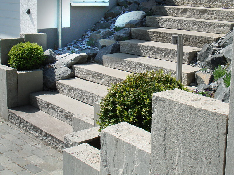 Blockstufen aus Autumn Grey Sandstein