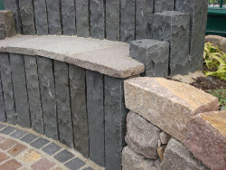 Vietnam Basalt spaltrau Palisade 12x12x50 cm anthrazit