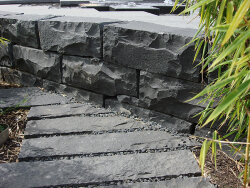 Vietnam Basalt A507 spaltrau Mauerstein 9-11x20x40 cm dunkelgrau