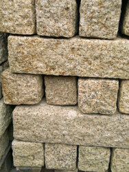 Granit Gelb 082 gestockt Palisade 12x12x35 cm gelb