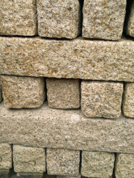 Granit Gelb 082 gestockt Palisade 12x12x80 cm gelb