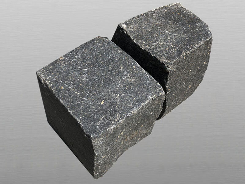 Vietnam Basalt 507 spaltrau 1 Tonne Pflastersteine 15x15x15 cm schwarz