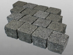 Attika Grey Gabbro geflammt & gebürstet 1 Tonne Pflastersteine 9x9x8 cm dunkelgrau