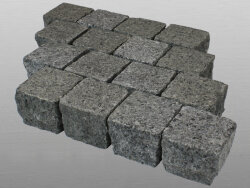 Attika Grey Gabbro geflammt &amp; geb&uuml;rstet 1 Tonne Pflastersteine 10x10x8 cm dunkelgrau