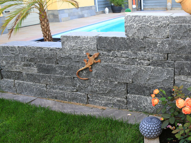 Kerala Basalt getrommelt Mauerstein 10x20x30-50 cm dunkelgrau
