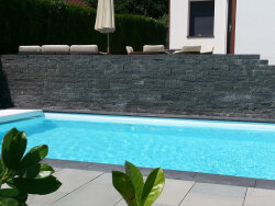 Kerala Basalt spaltrau Mauerstein 10x20x30-50 cm dunkelgrau